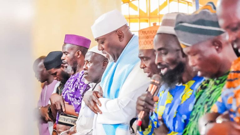 Oyo South 2027: Hon. Olajide ‘Odidiomo’ Joins Felele Congregants For Jumat, Supports Mosque Development With ₦5M